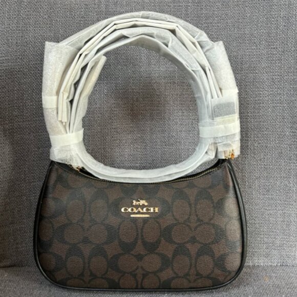 Coach Teri Shoulder Bag In Signature Canvas - Picture 1 of 5